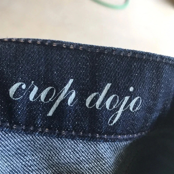 7 For All Mankind Dark Wash Dojo Crop Jeans - Picture 11 of 12
